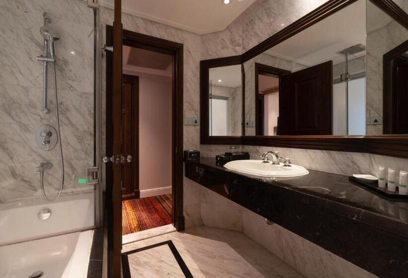 اتاق استاندارد, The Lapis