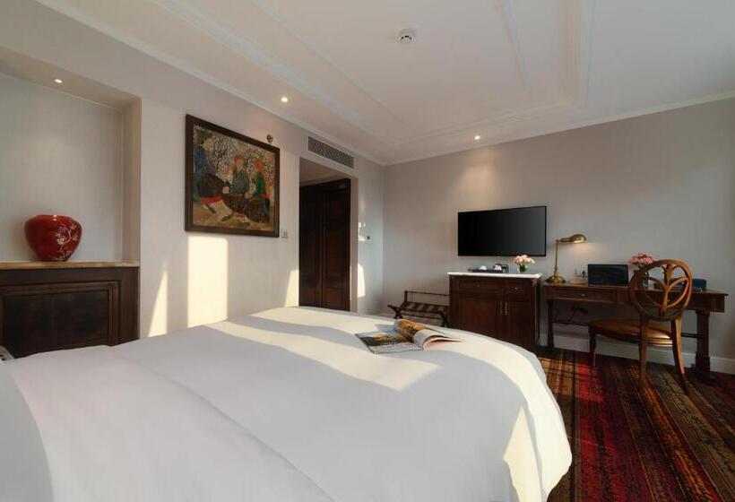 اتاق سوپریور با چشم‌انداز شهر, The Lapis