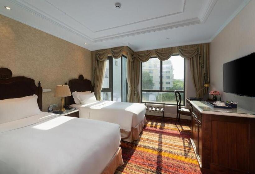 اتاق سوپریور با چشم‌انداز شهر, The Lapis