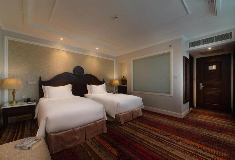 اتاق لوکس با چشم‌انداز شهر, The Lapis