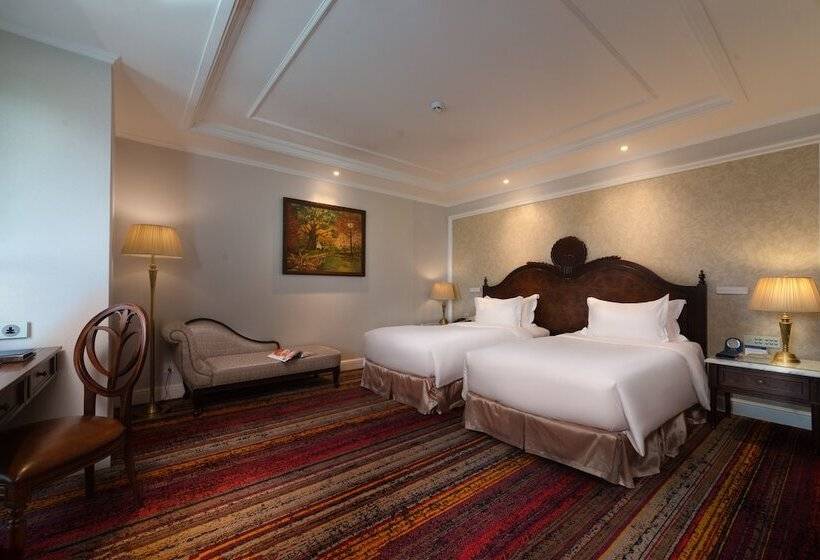 اتاق لوکس با چشم‌انداز شهر, The Lapis