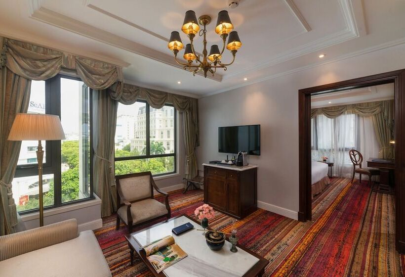 سوییت اجرایی, The Lapis