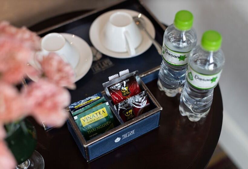 اتاق لوکس با چشم‌انداز شهر, The Lapis