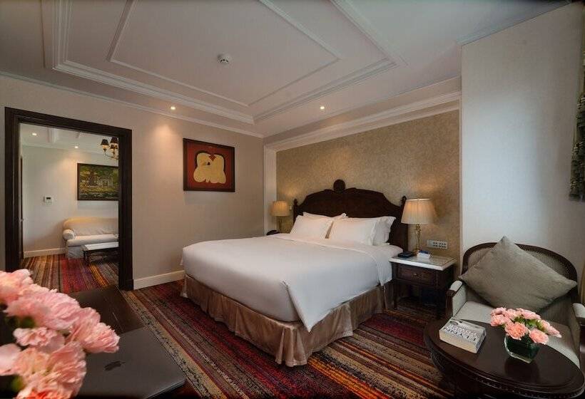 سوییت اجرایی, The Lapis