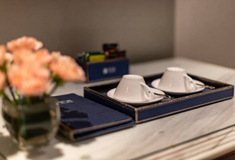 اتاق استاندارد تودرتو, The Lapis