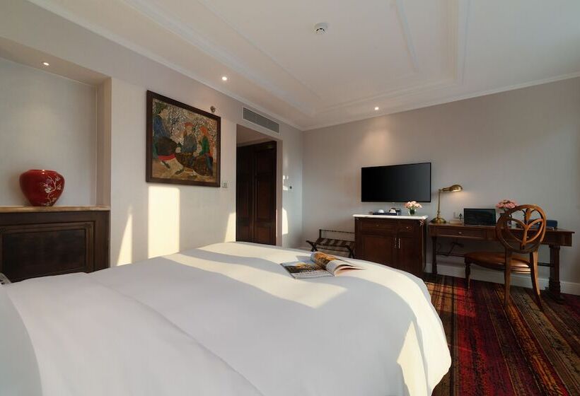 اتاق سوپریور با چشم‌انداز شهر, The Lapis