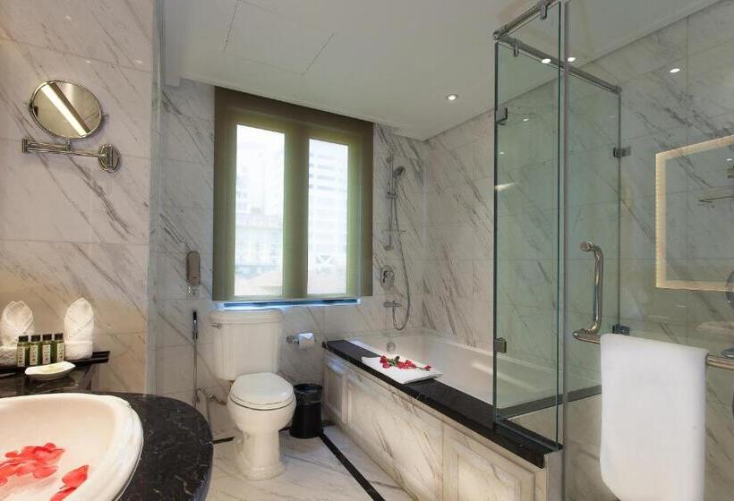 اتاق لوکس با چشم‌انداز شهر, The Lapis