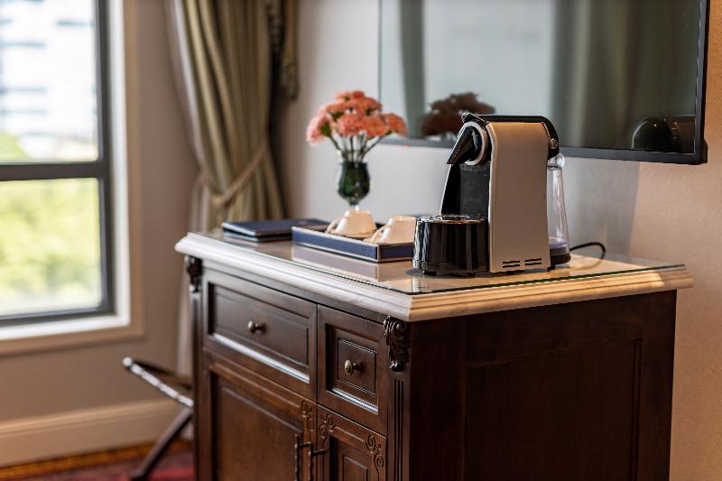 سوییت اجرایی, The Lapis