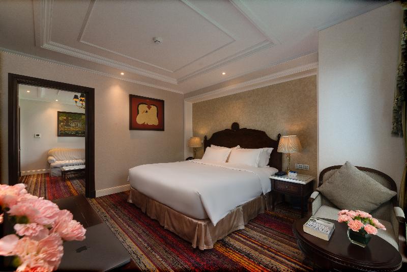 سوییت اجرایی, The Lapis