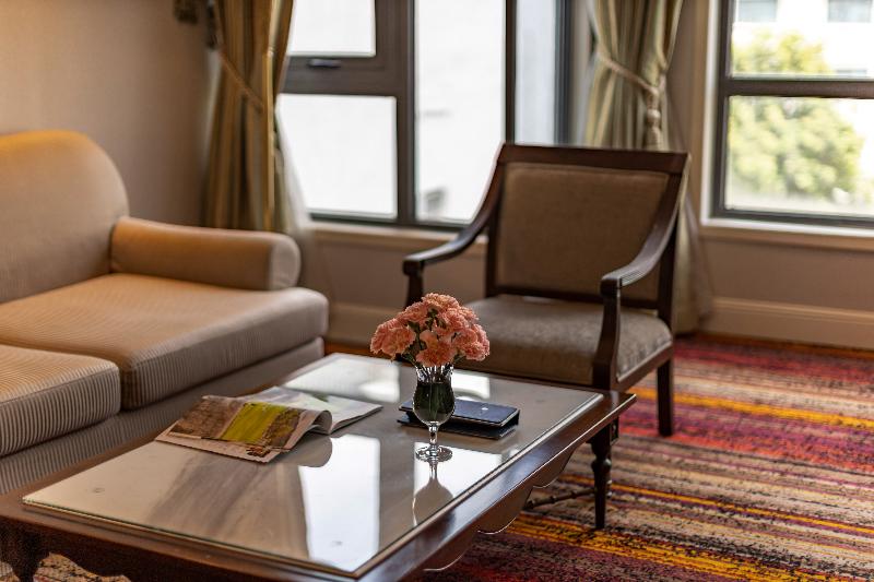 سوییت اجرایی, The Lapis