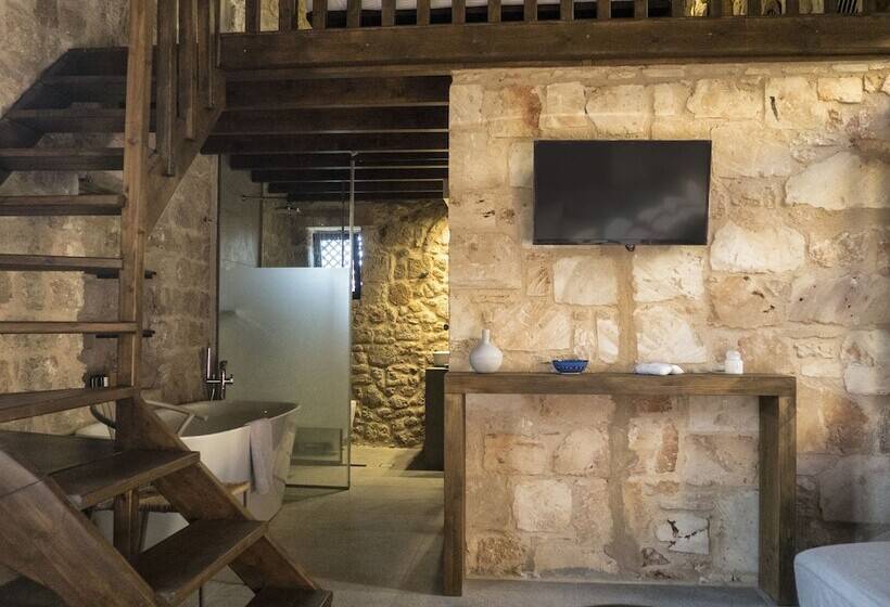 غرفة قياسية رباعية, Trinity Boutique