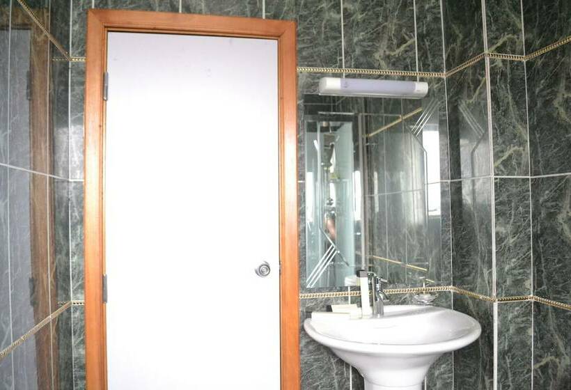 اتاق استاندارد سه نفره, Noubou International