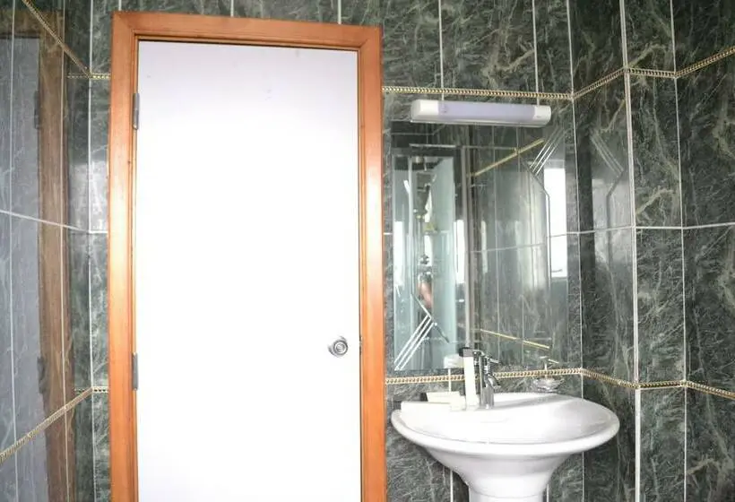 اتاق استاندارد سه نفره, Noubou International