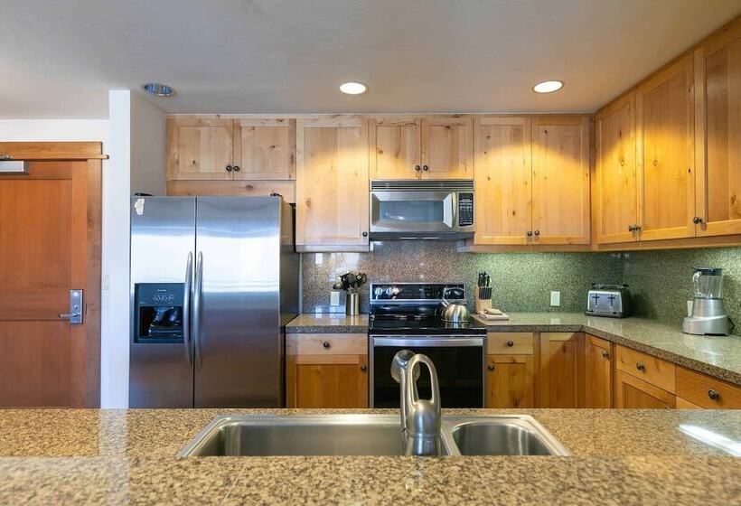 Апартаменты 2 Спальни, East West Hospitality Tahoe
