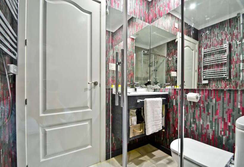 استودیو استاندارد با بالکن, The Zentral Arenal Suites