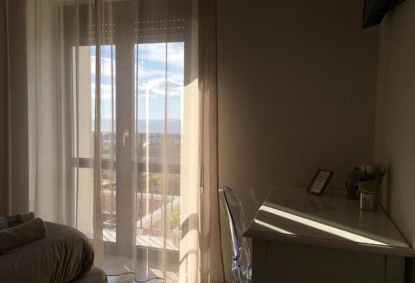 اتاق لوکس با چشم‌انداز دریا, Don Giacchì Country House