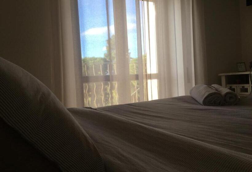 اتاق لوکس با چشم‌انداز دریا, Don Giacchì Country House