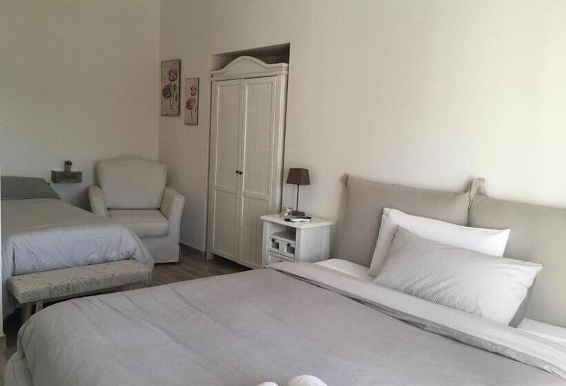 اتاق لوکس با چشم‌انداز دریا, Don Giacchì Country House