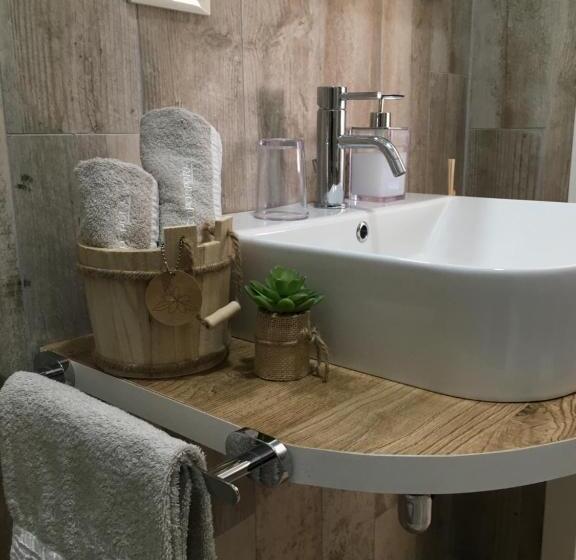 اتاق سه نفره سوپریور با چشم‌انداز دریا, Don Giacchì Country House