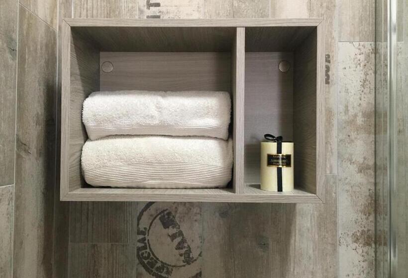 اتاق لوکس با چشم‌انداز دریا, Don Giacchì Country House