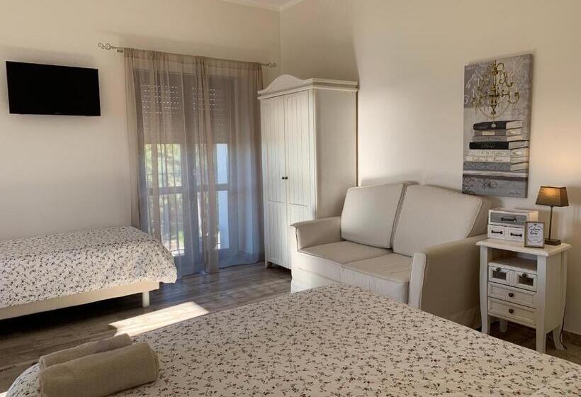 اتاق سه نفره سوپریور با چشم‌انداز دریا, Don Giacchì Country House