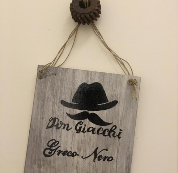 اتاق سه نفره سوپریور با چشم‌انداز دریا, Don Giacchì Country House