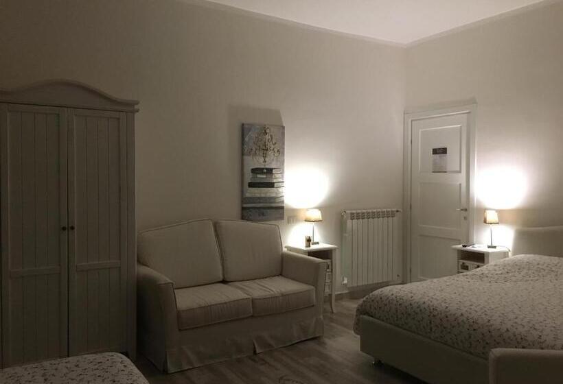 اتاق سه نفره سوپریور با چشم‌انداز دریا, Don Giacchì Country House