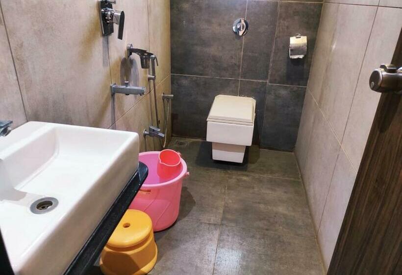 חדר דלוקס, Manasi Inn