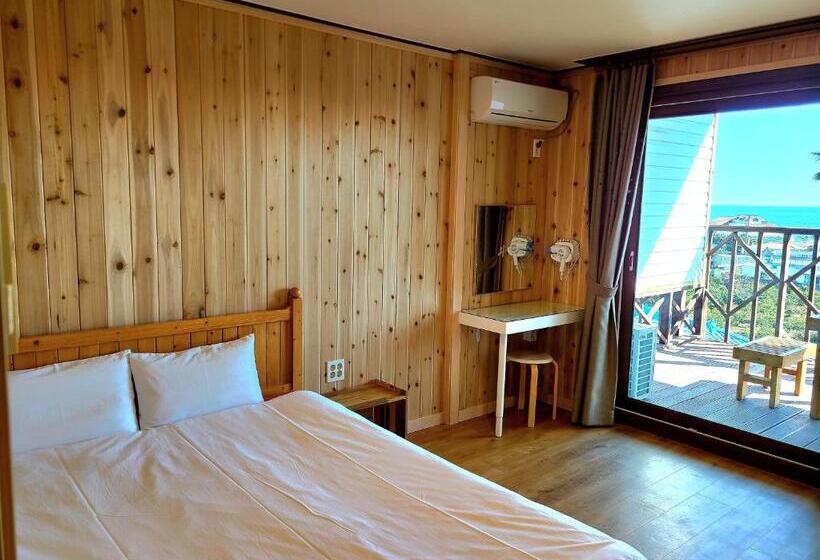 غرفة قياسية مطلّة علي البحر مزوَّدة بشُرفة, Galeum Guesthouse