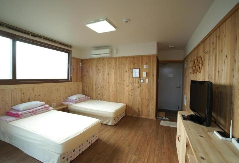 غرفة قياسية مزودة بشرفة مطلة على الحديقة, Galeum Guesthouse