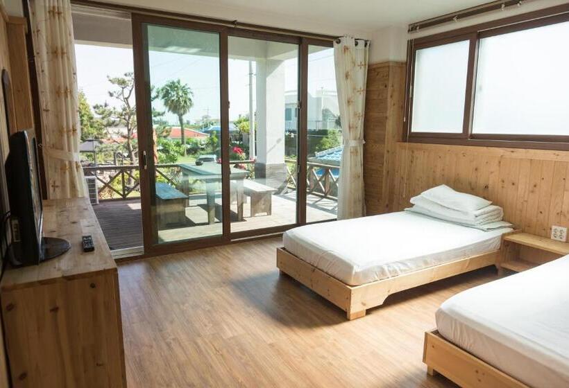 Номер Стандарт с Балконом Вид на Сад, Galeum Guesthouse