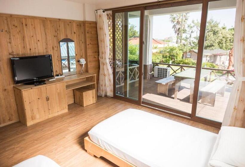 غرفة قياسية مزودة بشرفة مطلة على الحديقة, Galeum Guesthouse