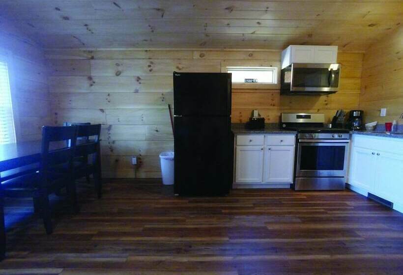 Хижина, Edinboro Lake Resort Cabins