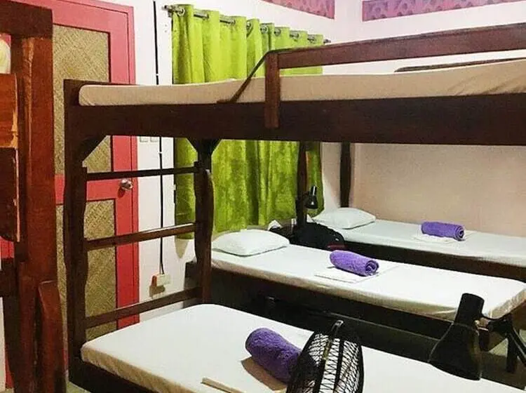 Cama em Quarto Partilhado, Elternative Hostel