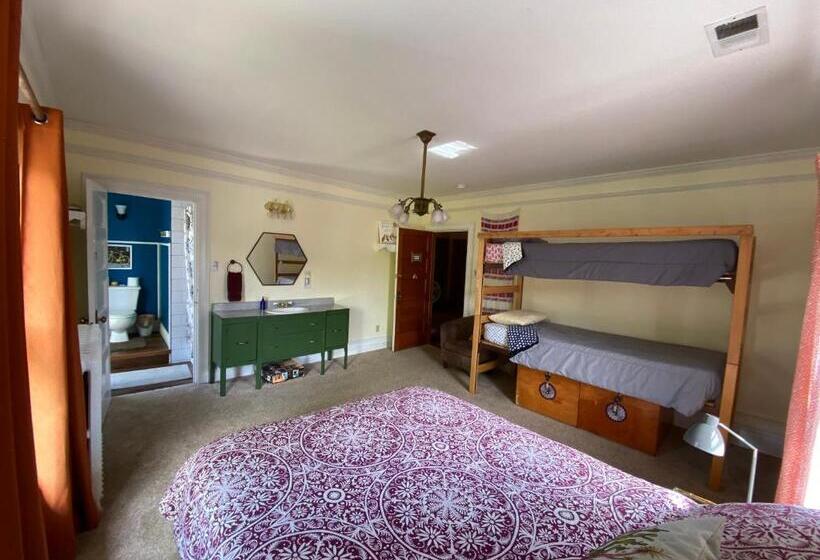 디럭스 스위트, Fernweh Inn & Hostel