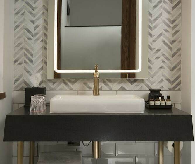 חדר סטנדרט, Detroit Foundation