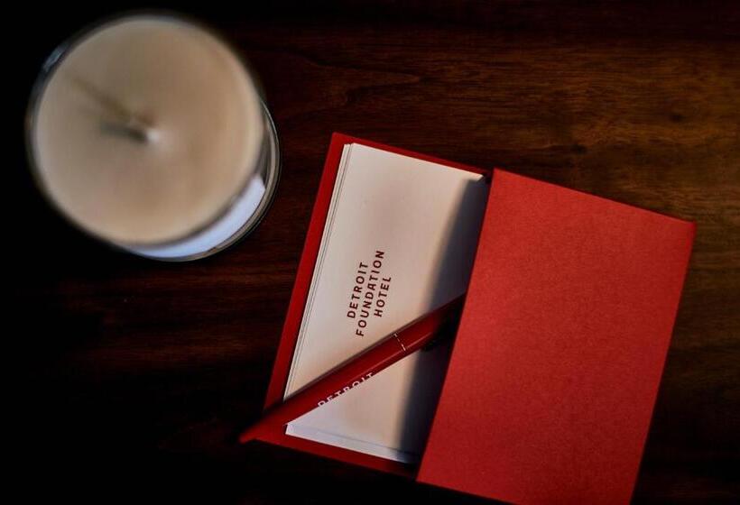 חדר סטנדרט, Detroit Foundation