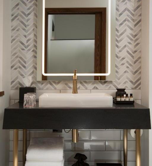 חדר סטנדרט, Detroit Foundation