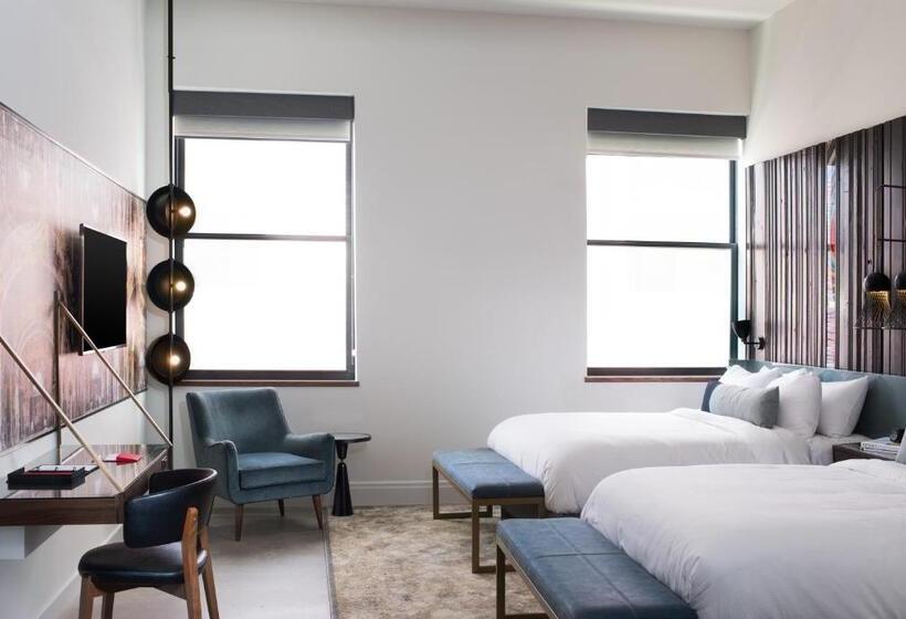 חדר סטנדרט, Detroit Foundation