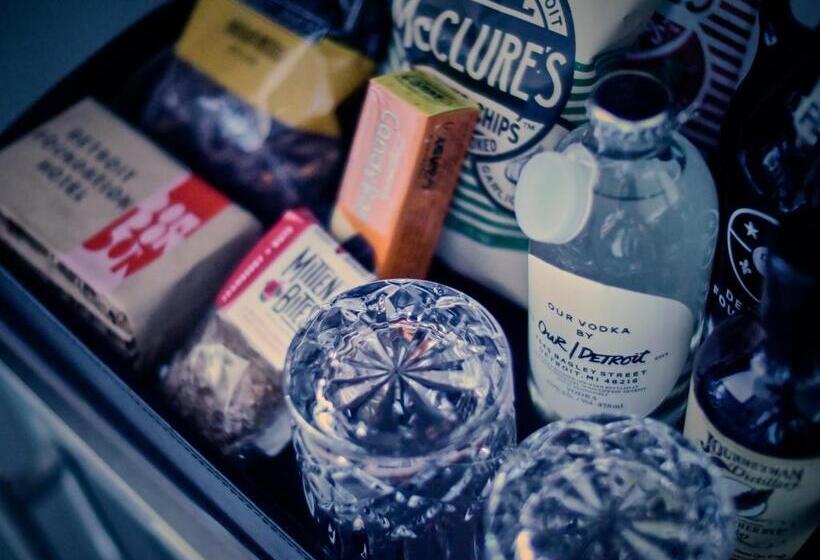 חדר דחוקס עם מיטת קינג, Detroit Foundation