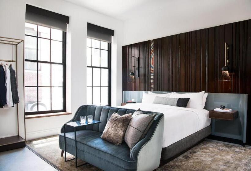 חדר דחוקס עם מיטת קינג, Detroit Foundation