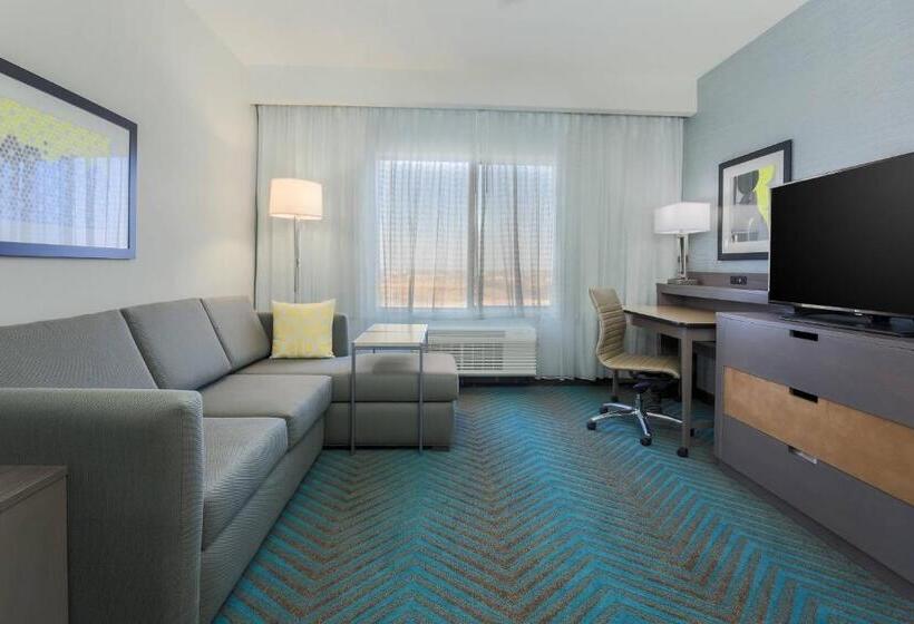 מיטת קינג בסוויטה, Fairfield Inn & Suites By Marriott Wichita Falls Northwest