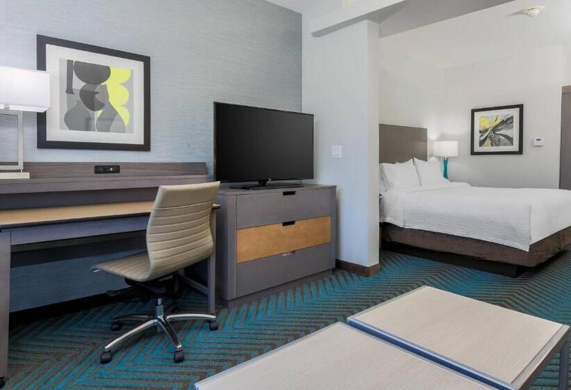 מיטת קינג בסוויטה, Fairfield Inn & Suites By Marriott Wichita Falls Northwest