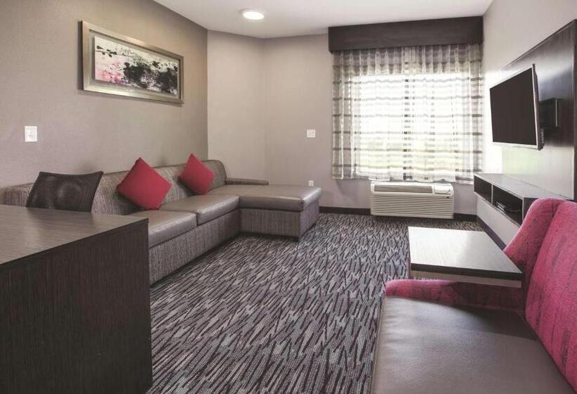 带大床的行政房间, La Quinta By Wyndham Amarillo Airport