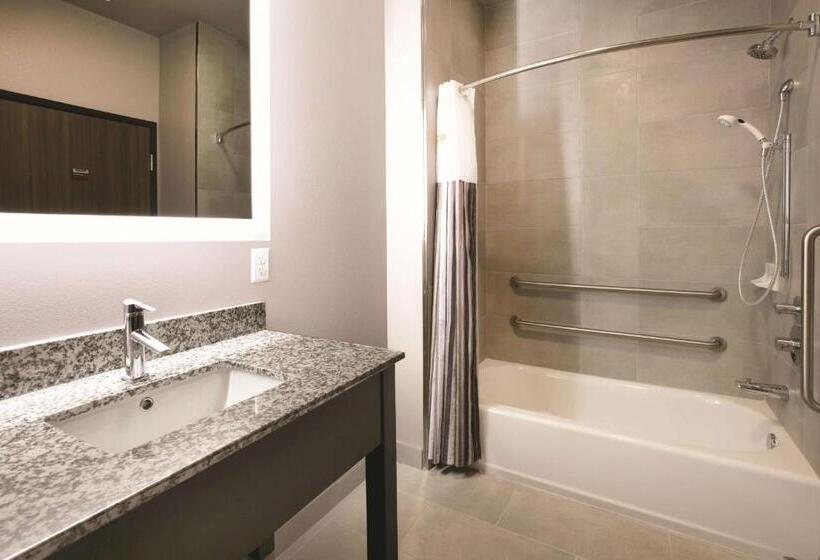غرفة قياسية لذوى الاحتياجات الخاصة, La Quinta By Wyndham Amarillo Airport
