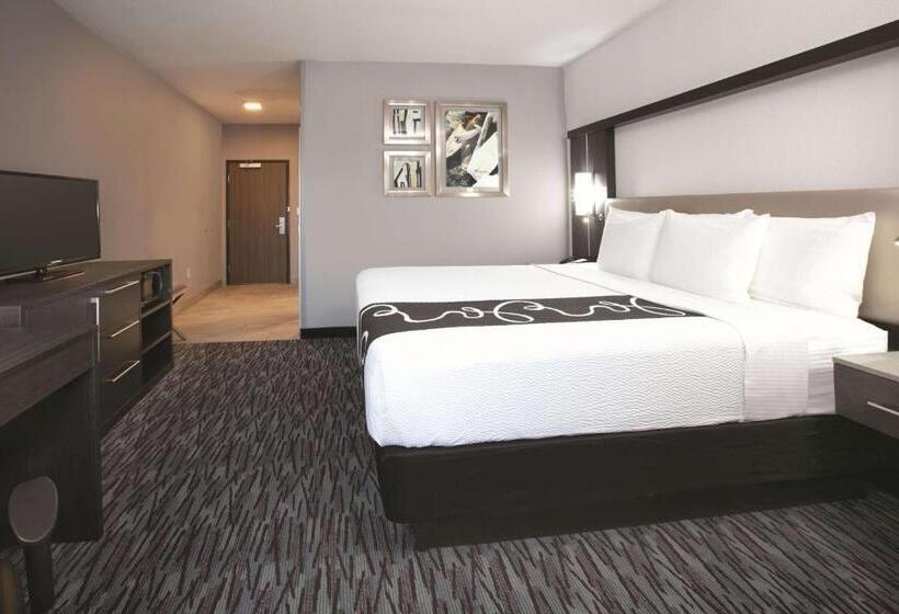 适合残疾人士使用的带超级大床的标准间, La Quinta By Wyndham Amarillo Airport