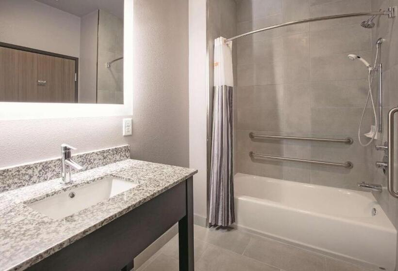 غرفة ديلوكس لذوى الاحتياجات الخاصة, La Quinta By Wyndham Amarillo Airport