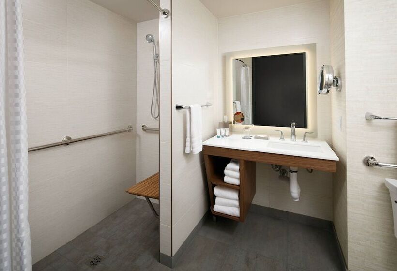 Номер Deluxe, The Westin Milwaukee