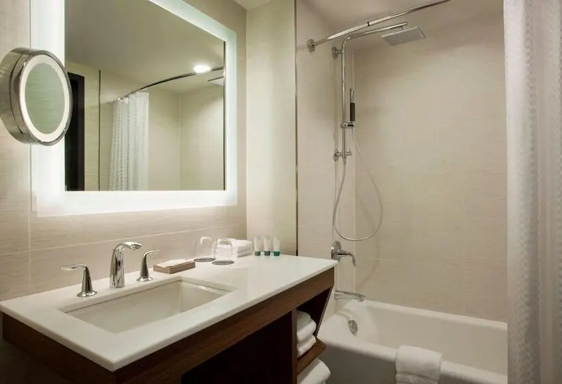 Deluxe-huone, The Westin Milwaukee