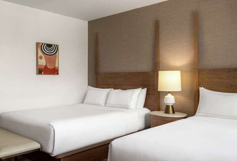 Номер Deluxe, Joinery Hotel Pittsburgh, Curio Collection By Hilton